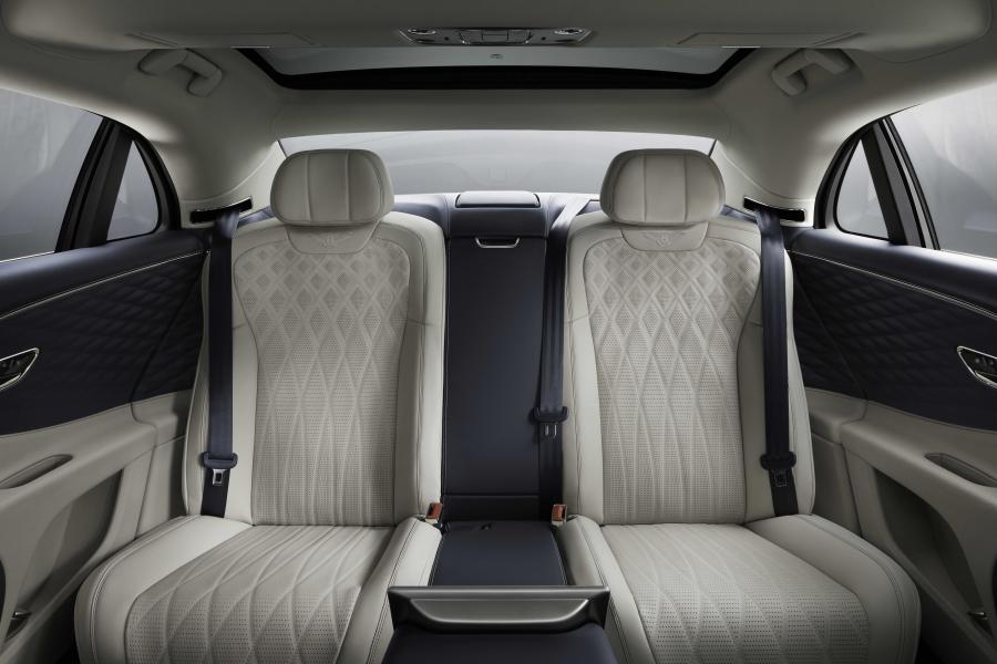 Интерьер Bentley Flying Spur 2019 года  (WW) (фото 20 из 49)